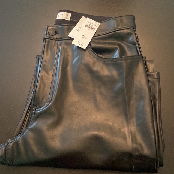 Women’s Black Abercrombie & Fitch The ‘90s Relaxed High Rise Vegan Leather Pants - Picture 3 of 12